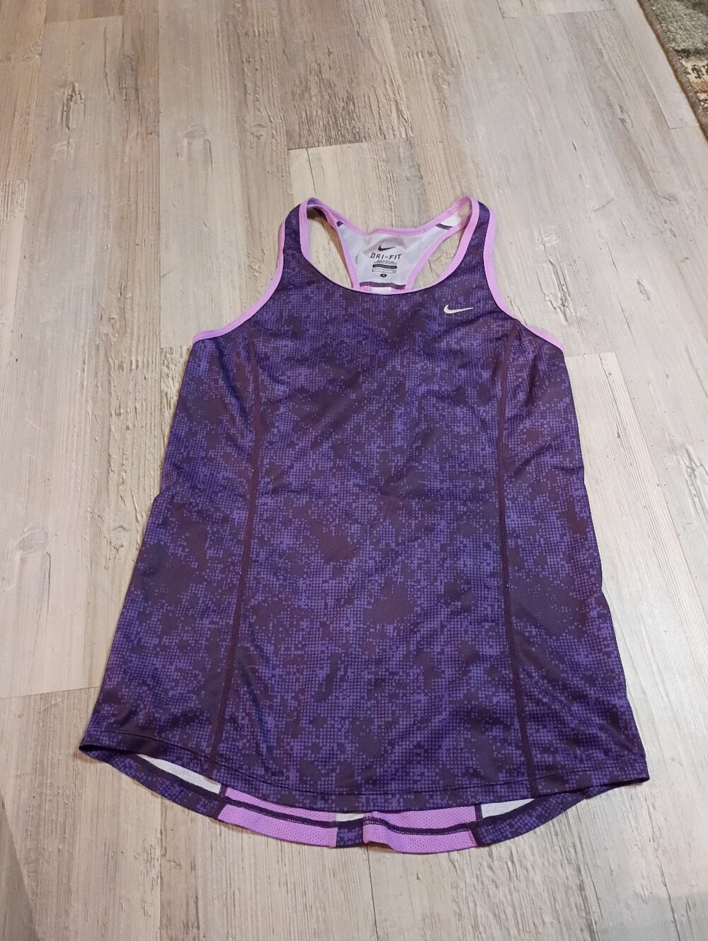 Nike - Picture 2 of 5